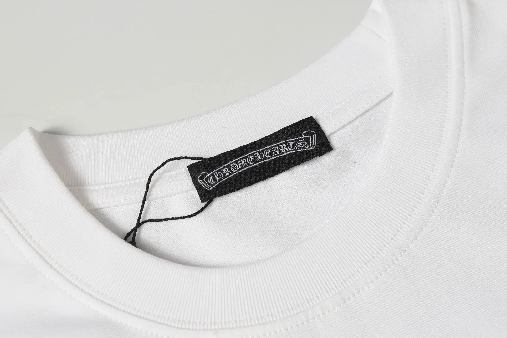 P180 Chrome Hearts] Fabric: 100% cotton Chrome Hearts* Chrome Hearts uses 300g double yarn fabric, 1*1 Solona rib, imported digital white ink front and rear direct injection superimposed printing patch embroidery process, more advanced, loose version, same style for men and women Color: Black White Size: XS S M L
